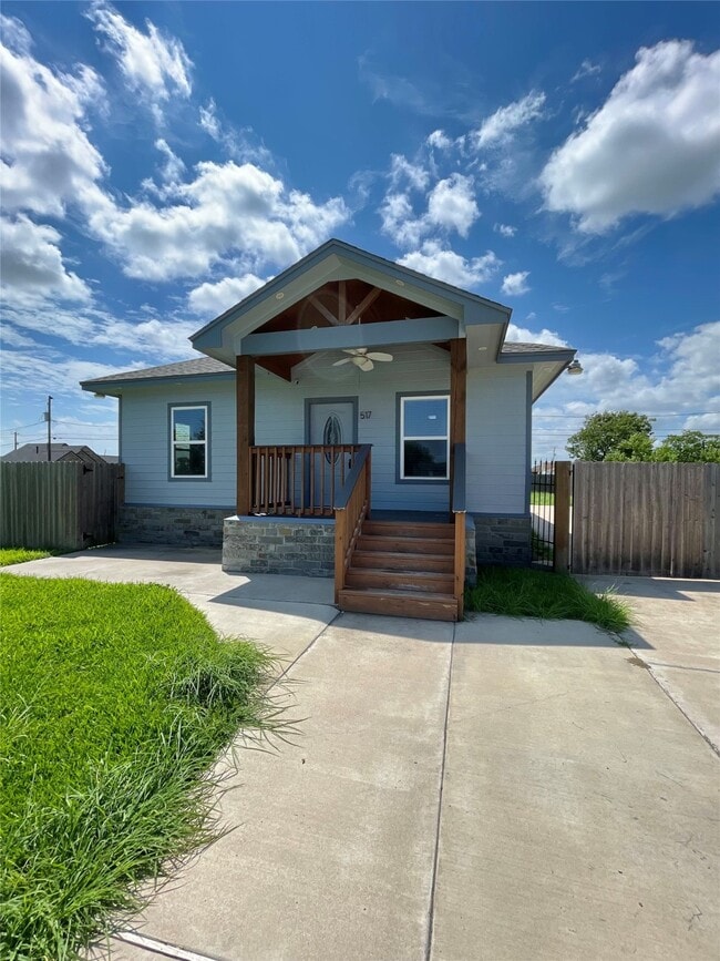 property at 517 S Avenue G