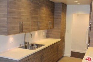 11044 Ophir Dr in Los Angeles, CA - Building Photo