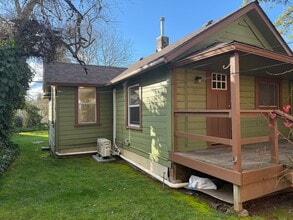 1875 Columbia Alley in Eugene, OR - Building Photo - Building Photo