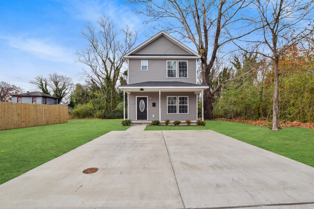 305 N Division St in Suffolk, VA - Building Photo