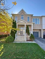 113 Mynden Way in Newmarket, ON - Building Photo