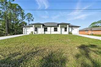 4881-4883 Leonard Blvd S in Lehigh Acres, FL - Foto de edificio - Building Photo
