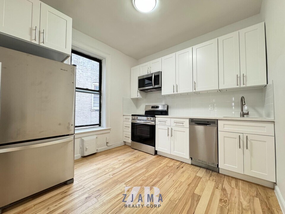 860 Nostrand Ave in Brooklyn, NY - Building Photo