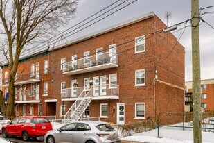 81 Huitième Av in Montréal, QC - Building Photo
