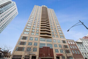200 N Jefferson St, Unit 2302A in Chicago, IL - Building Photo
