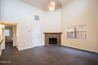 1555 Common Dr in El Paso, TX - Building Photo - Building Photo