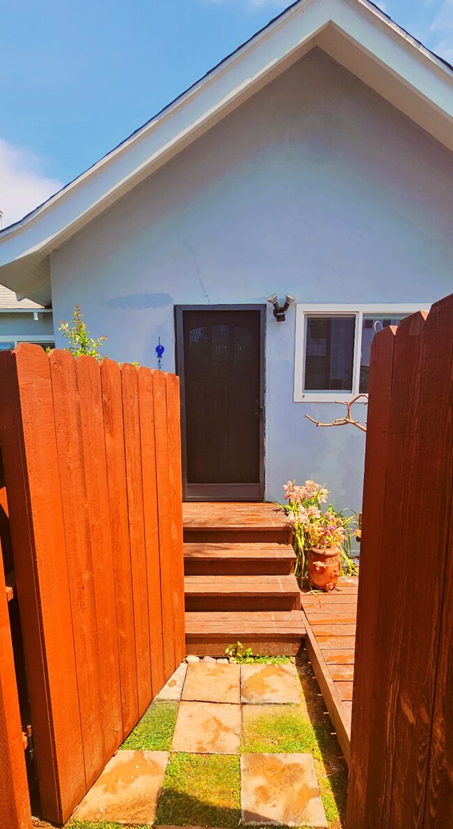 340 1/2 Rennie Ave in Venice, CA - Building Photo - Building Photo