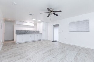 5918 Pierce St in Hollywood, FL - Building Photo