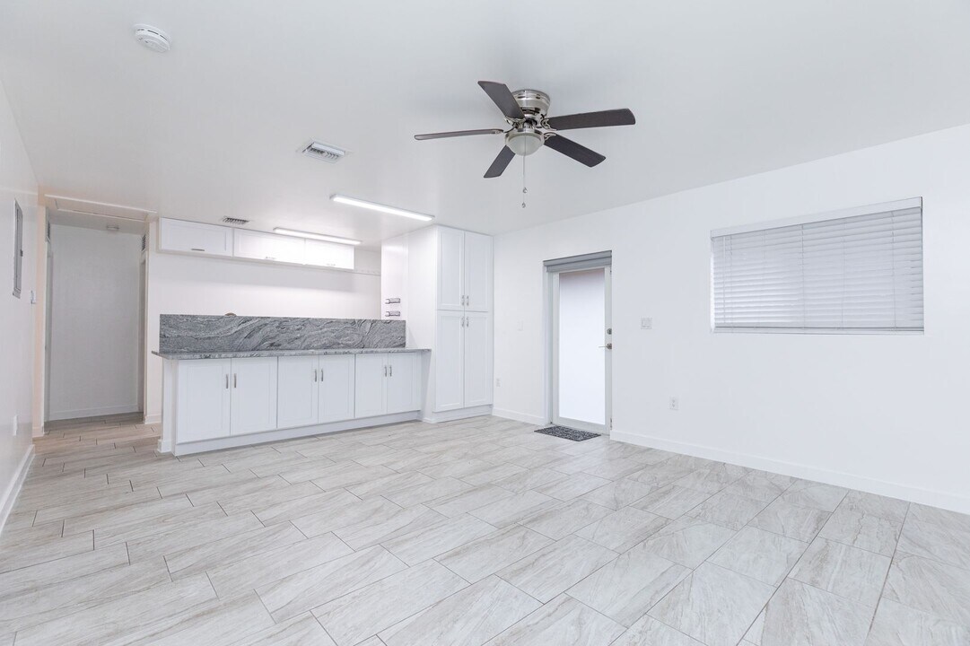 5918 Pierce St in Hollywood, FL - Building Photo
