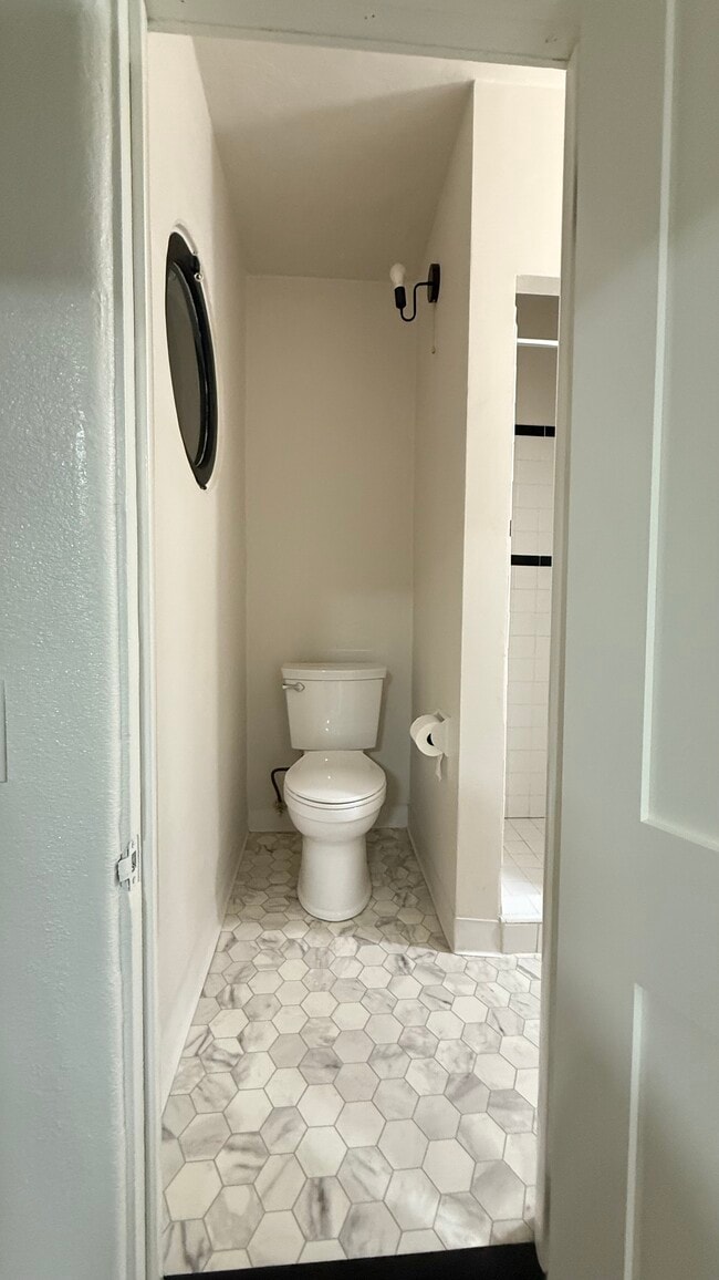 4400 N Lakewood Blvd, Unit 4404 in Long Beach, CA - Foto de edificio - Building Photo