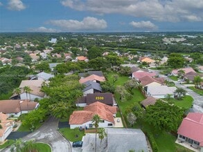 2330 Dover in Weston, FL - Building Photo - Building Photo