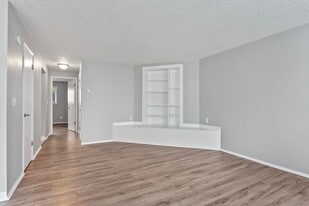 9135 SE Clackamas Rd in Clackamas, OR - Building Photo