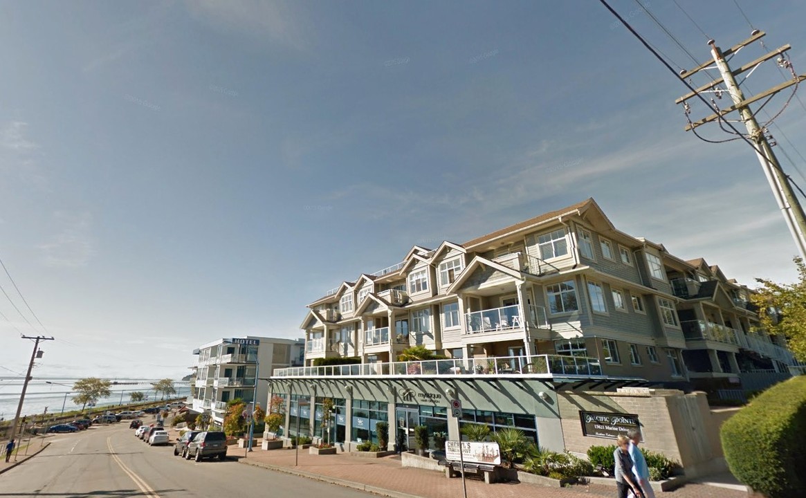 Pacific Point in White Rock, BC - Building Photo