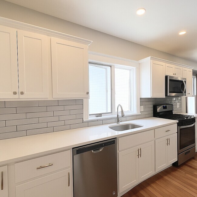 52 Blenford Rd, Unit 1 in Boston, MA - Building Photo - Building Photo