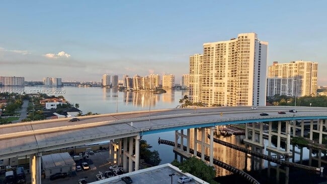 19390 Collins Ave in Sunny Isles Beach, FL - Foto de edificio - Building Photo