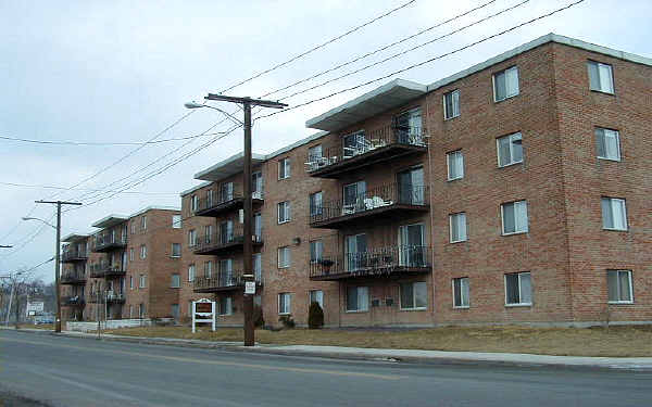 Shore Drive Apartments in Winthrop, MA - Building Photo - Building Photo