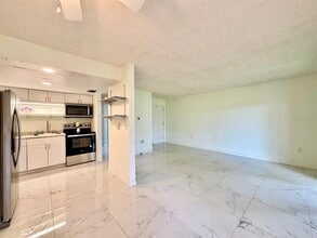 1095 82nd Terrace N in St. Petersburg, FL - Building Photo - Building Photo