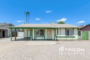 1824 W Cheyenne Dr in Chandler, AZ - Building Photo
