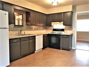 1304 W Sunset Dr in Rogers, AR - Building Photo - Building Photo