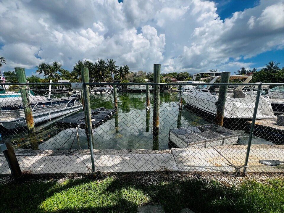 2045 Calais Dr in Miami Beach, FL - Building Photo