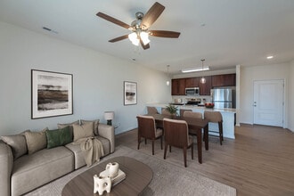 Magnolia Chase Apartments in Virginia Beach, VA - Foto de edificio - Building Photo