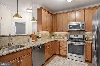 11800 Old Georgetown Rd in Rockville, MD - Building Photo - Building Photo