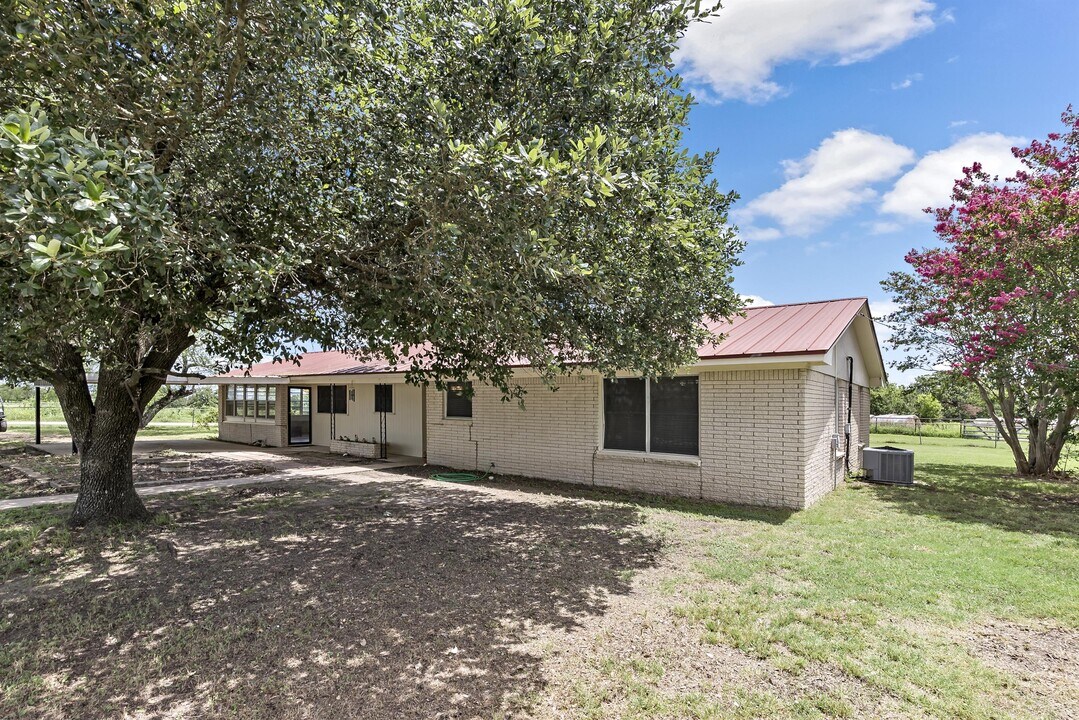 3897 Zulch Rd in North Zulch, TX - Building Photo
