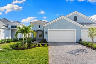 4580 Skysail Dr in Naples, FL - Building Photo