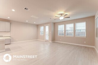 9811 Falling Fern Ln in Houston, TX - Foto de edificio - Building Photo