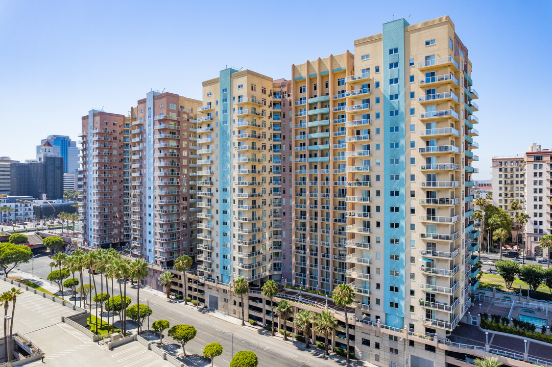 Aqua Condominiums in Long Beach, CA - Building Photo