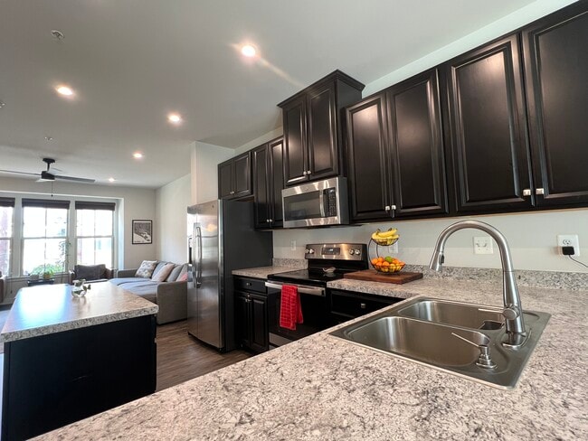 214 S Newkirk St in Baltimore, MD - Building Photo - Building Photo