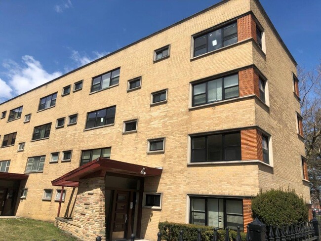 10206 S Walden Pky in Chicago, IL - Building Photo - Building Photo