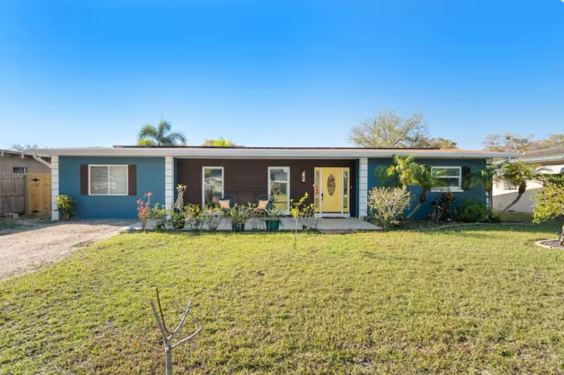 5040 49th Ave N in St. Petersburg, FL - Building Photo