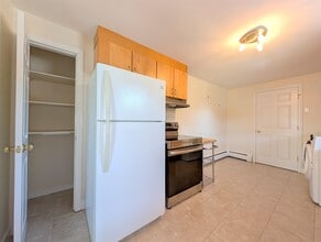7 Patrick St, Unit 2 in Arlington, MA - Building Photo - Building Photo