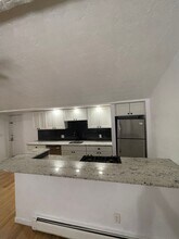 241 Maverick St, Unit 1 in Boston, MA - Building Photo - Building Photo