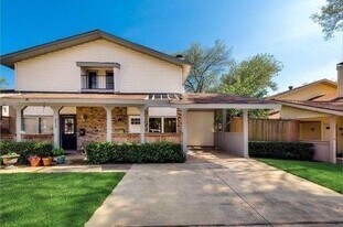 2640 Via Valencia in Carrollton, TX - Building Photo