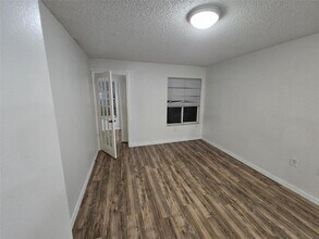 12730 Vista Isles Dr, Unit 815 in Sunrise, FL - Foto de edificio - Building Photo