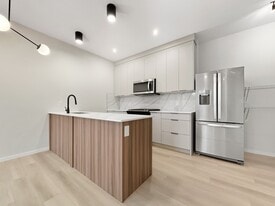 9305-9123 123 Ave NW in Edmonton, AB - Building Photo