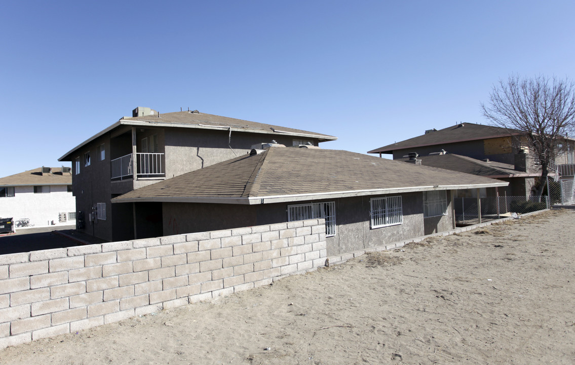 Logan Glen (por) in Barstow, CA - Foto de edificio