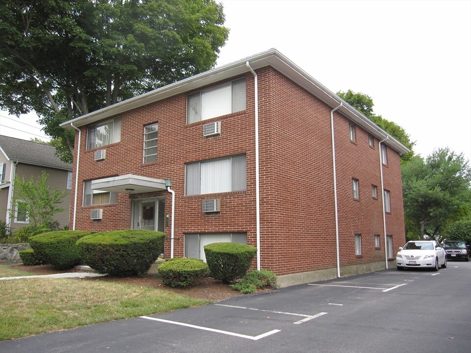 188 Lincoln St in Stoughton, MA - Foto de edificio