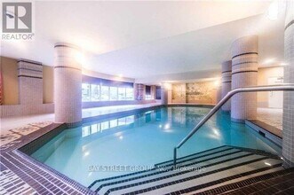 21 Hillcrest Ave in Toronto, ON - Building Photo - Building Photo