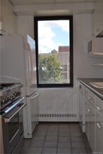 4 Martine Ave in White Plains, NY - Building Photo - Building Photo