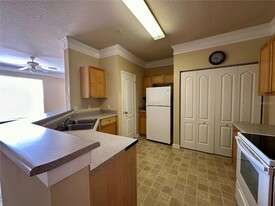 8836 Villa View Cir, Unit 301 in Orlando, FL - Building Photo - Building Photo