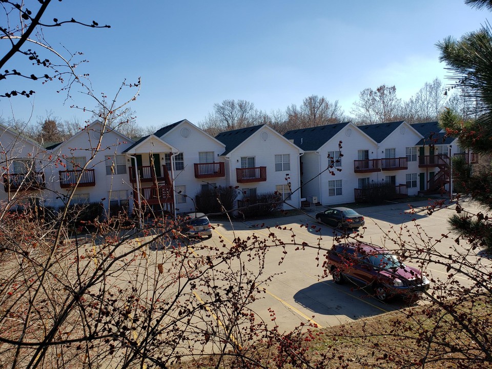 Deer Creek Apartments in Warrensburg, MO - Building Photo