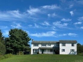 315 Arcadia Rd in Goshen, NY - Building Photo