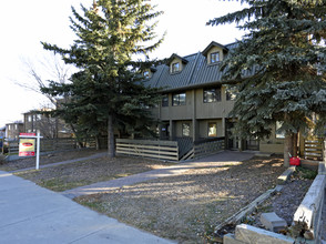 2440 14th St SW in Calgary, AB - Building Photo - Primary Photo