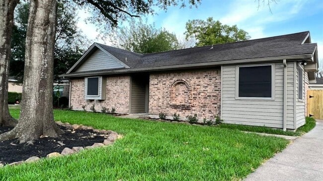 property at 415 Skywood Dr