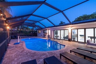 1141 N North Lake Dr in Hollywood, FL - Building Photo - Building Photo