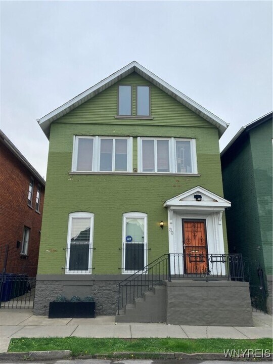 30 Tracy St in Buffalo, NY - Building Photo