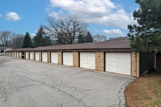 Pfau Reed Apartments in Mankato, MN - Building Photo - Building Photo